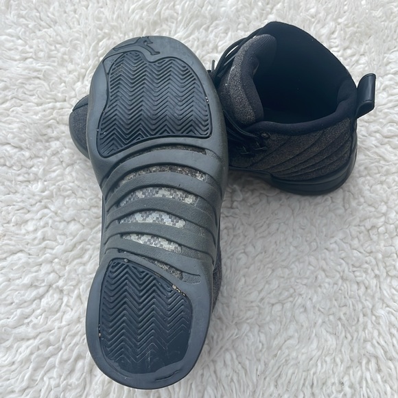 Jordan's Air Jordan 12 XII Retro. Size 9. Used in good condition. - Picture 4 of 9